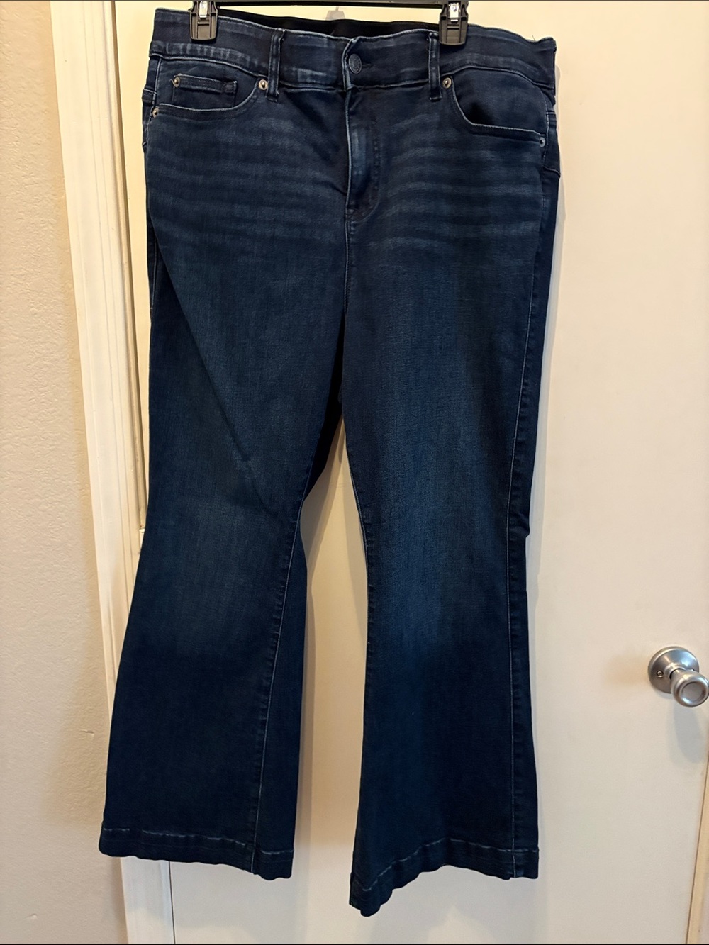 Torrid NWOT Dark Blue Women's Bombshell Flare Super Soft Jeans Size 16 Short